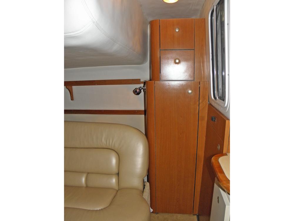 Saloon, Accommodation